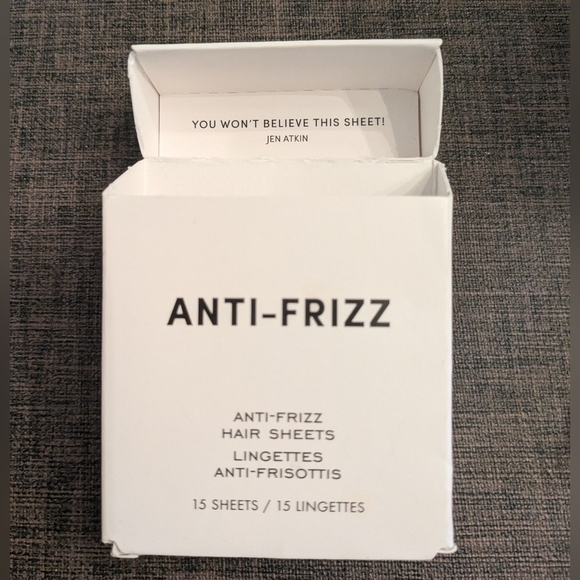 FREE WITH PURCHASE - 5 OUAI Anti-Frizz Hair Sheets (only 5 sheets included) - Picture 5 of 6